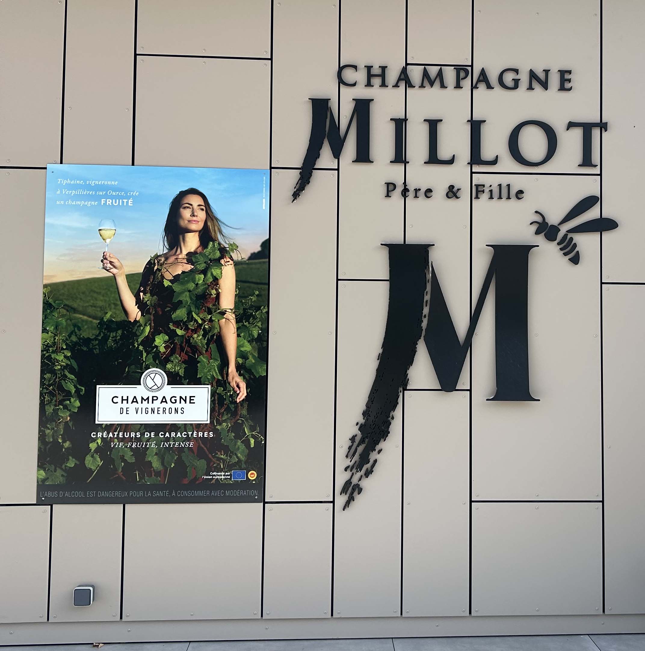Campagne de communication 2024 "Champagne de vignerons" , incarné par Tiphaine Millot, viticultrice dans l'Aube